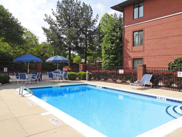 Imagen de la piscina del Hotel Extended Stay America Suites Raleigh Cary Regency Parkway S. Foto 16