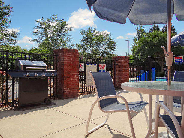 Imagen de los exteriores del Hotel Extended Stay America Suites Raleigh Cary Regency Parkway S. Foto 10