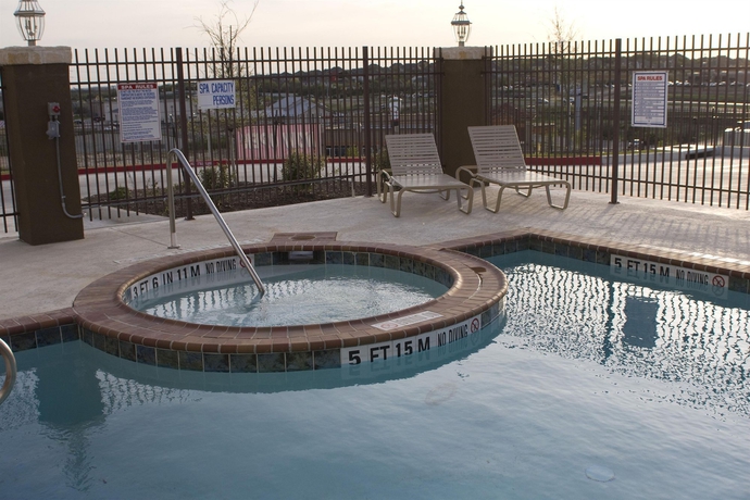 Imagen de la piscina del Hotel Extended Stay America Suites San Antonio North. Foto 12