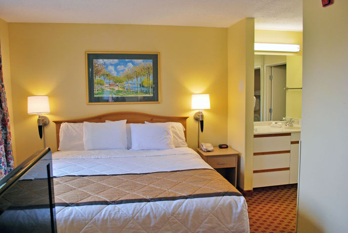 Imagen de los exteriores del Hotel Extended Stay America Suites St Louis Airport Central. Foto 8