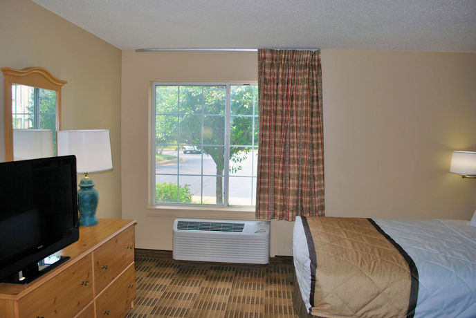 Imagen de los interiores del Hotel Extended Stay America Suites St Louis Airport Central. Foto 10