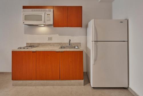 Imagen general del Hotel Extended Suites Monterrey Aeropuerto. Foto 4