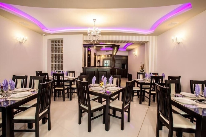 Imagen del bar/restaurante del Hotel Extravagance. Foto 1