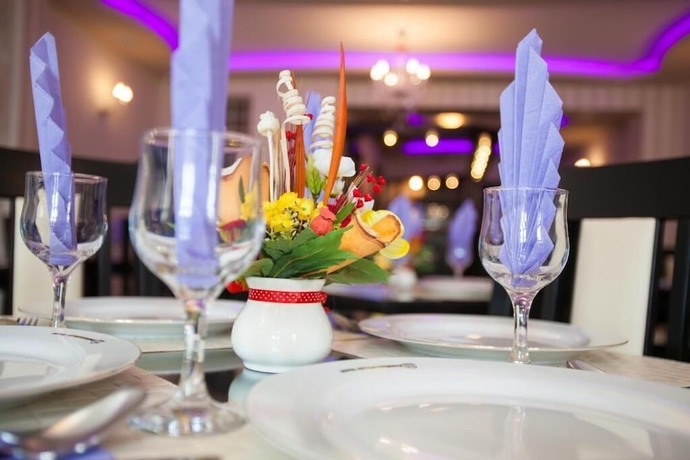 Imagen del bar/restaurante del Hotel Extravagance. Foto 2