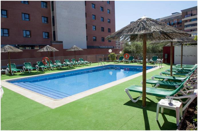 Imagen de la piscina del Hotel Extremadura. Foto 7