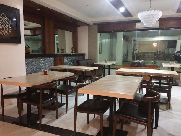 Imagen del bar/restaurante del Hotel Ey Miner Suites Borromeo. Foto 3