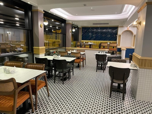 Imagen del bar/restaurante del Hotel Eyfel. Foto 6