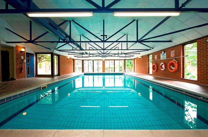 Imagen de la piscina del Hotel Eynsham Hall. Foto 10