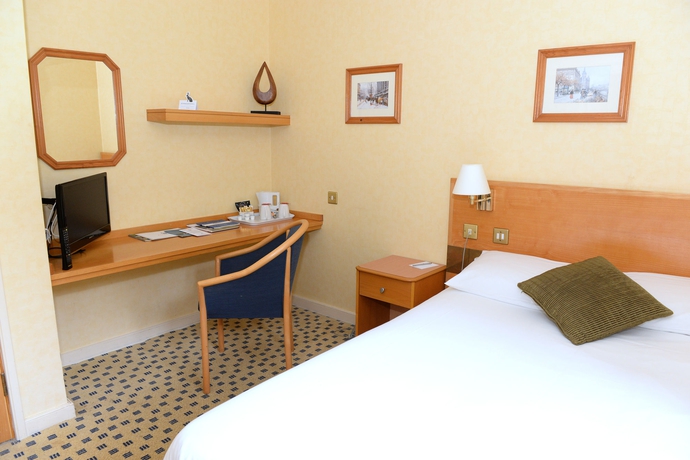 Imagen de la habitación del Hotel Eynsham Hall. Foto 7