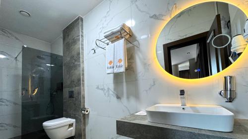 Imagen de la habitación del Hotel Ezkar Bathonea Art Istanbul. Foto 13