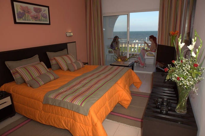 Imagen de la habitación del Hotel Ezzahra Dar Tunis. Foto 4