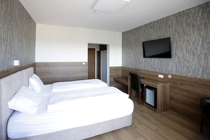 Imagen de la habitación del Hotel F. Foto 16