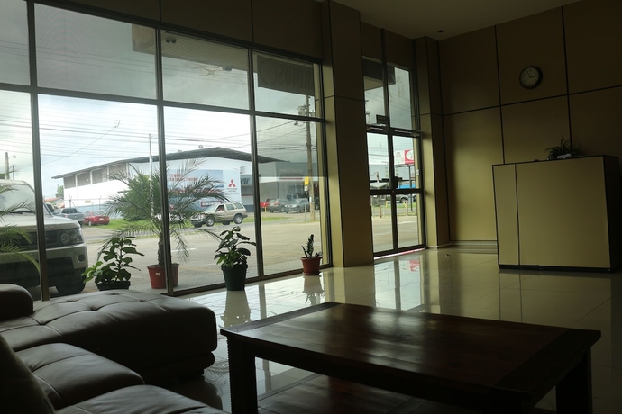 Imagen de los interiores del Hotel F Sur Inn. Foto 16