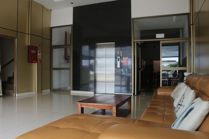 Imagen de los interiores del Hotel F Sur Inn. Foto 17