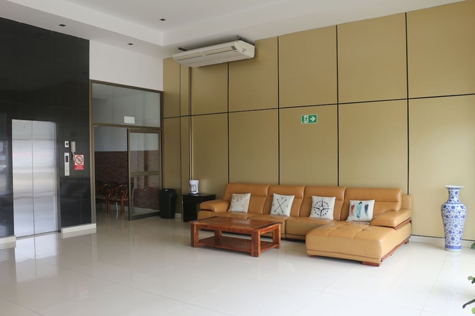 Imagen de los interiores del Hotel F Sur Inn. Foto 19