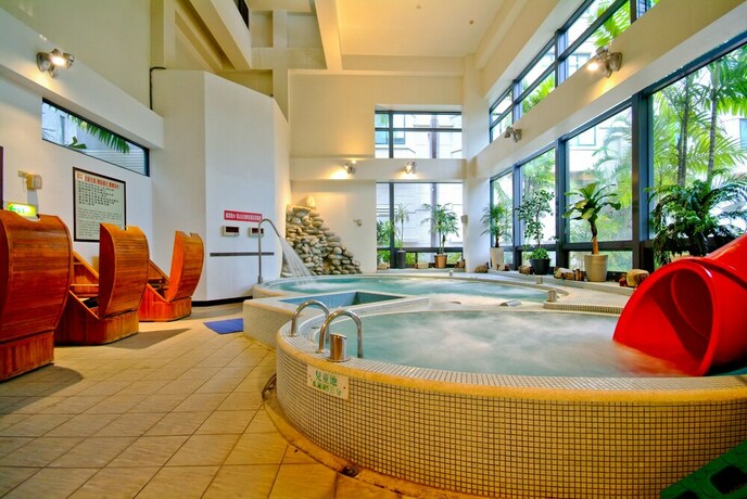 Imagen de la piscina del Hotel F Tainan. Foto 33