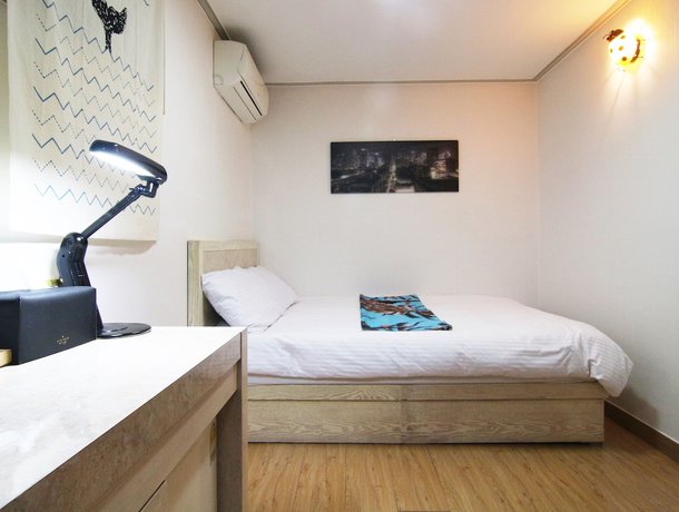 Imagen de la habitación del Hotel FA. Foto 5