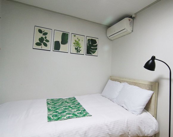 Imagen de la habitación del Hotel FA. Foto 7
