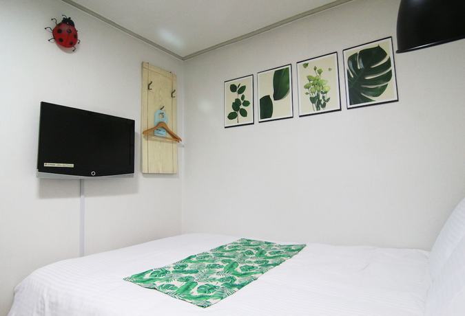 Imagen de la habitación del Hotel FA. Foto 9