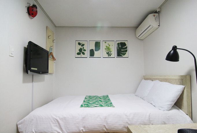 Imagen de la habitación del Hotel FA. Foto 11