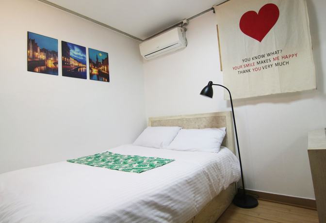 Imagen de la habitación del Hotel FA. Foto 13