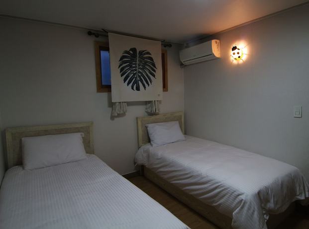 Imagen de la habitación del Hotel FA. Foto 16