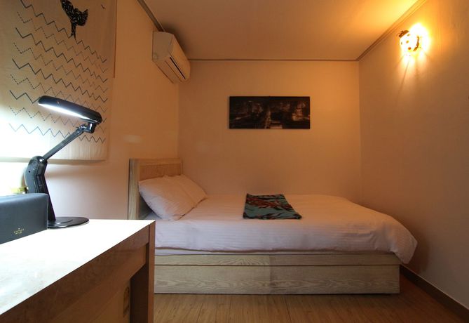 Imagen de la habitación del Hotel FA. Foto 17