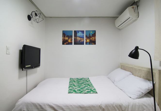 Imagen de la habitación del Hotel FA. Foto 18