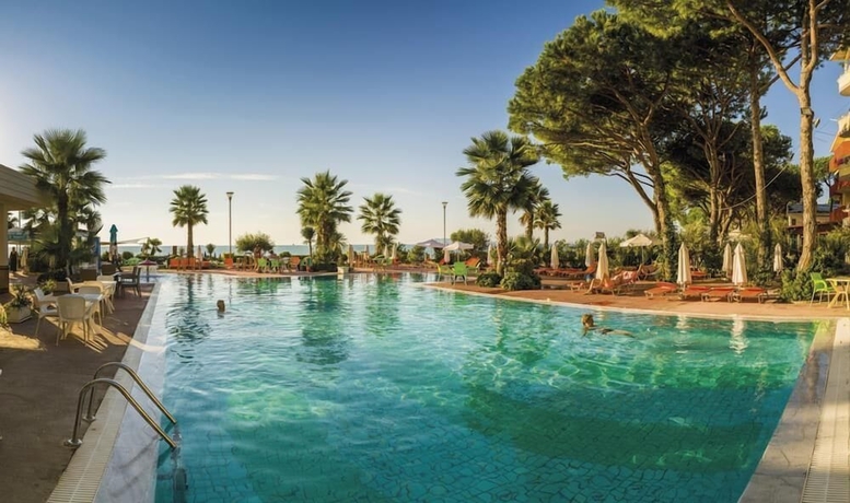 Imagen de la piscina del Hotel FAFA Mel Holiday. Foto 15