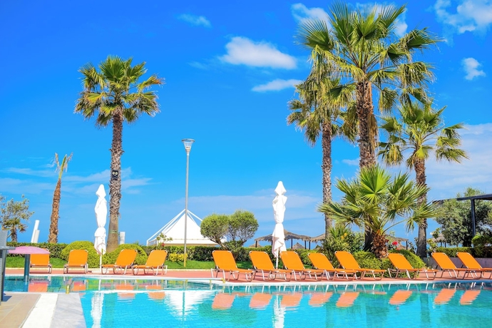 Imagen de la piscina del Hotel FAFA Mel Holiday. Foto 16