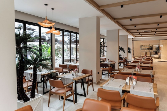 Imagen del bar/restaurante del Hotel FAFA Sun. Foto 3