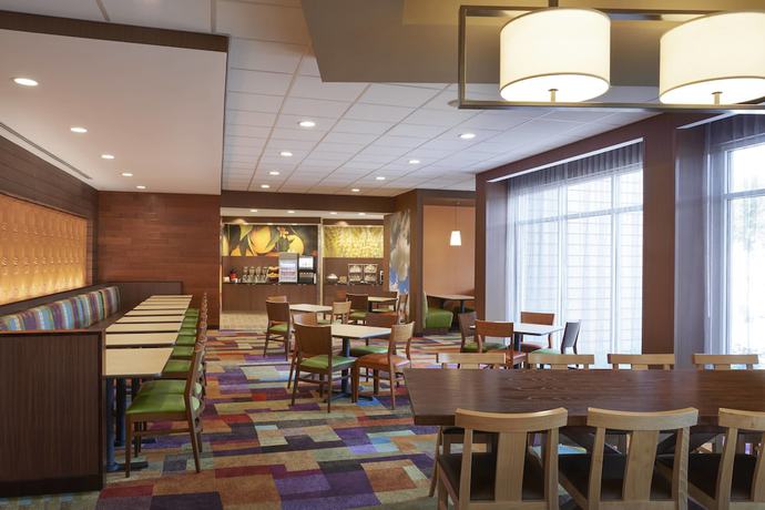 Imagen del bar/restaurante del Hotel FAIRFIELD INN and SUITES NIAGARA FALLS. Foto 8