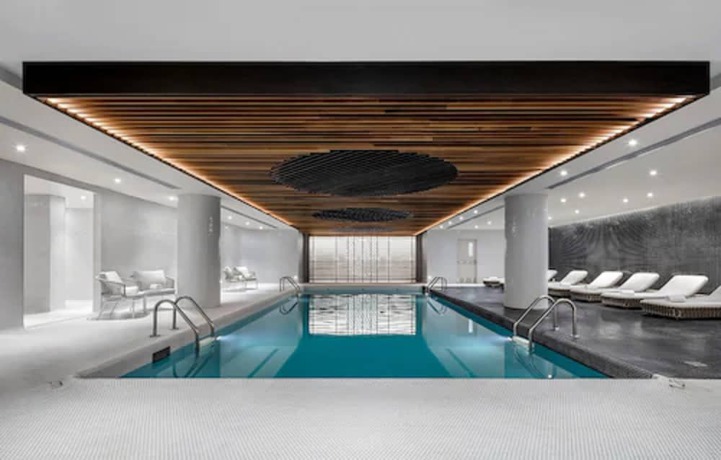 Imagen de la piscina del Hotel FAIRMONT THE QUEEN ELIZABETH. Foto 40