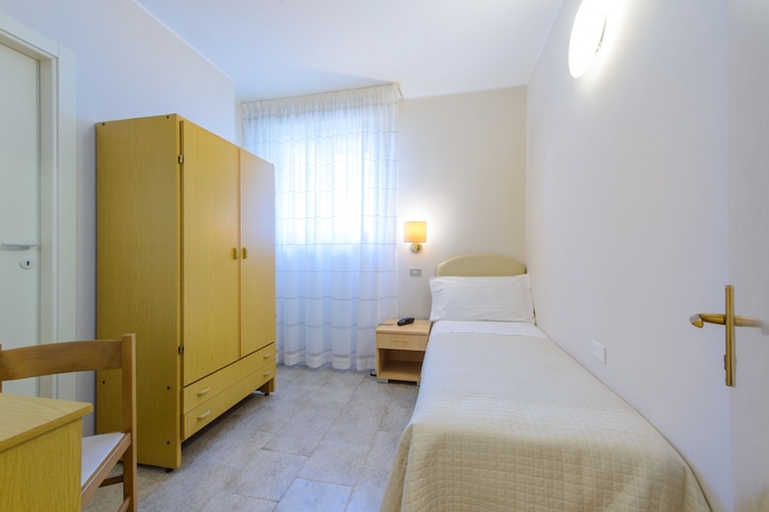 Imagen de la habitación del Hotel FALCO. Foto 5