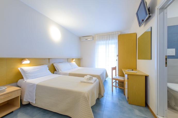 Imagen de la habitación del Hotel FALCO. Foto 7