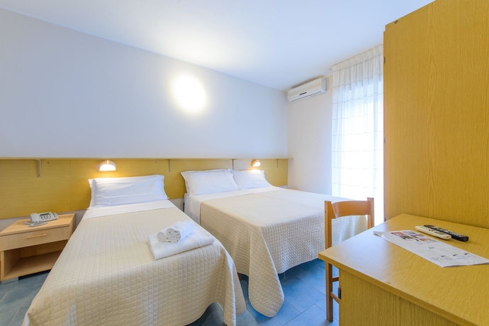 Imagen de la habitación del Hotel FALCO. Foto 8