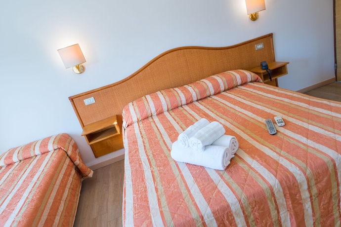 Imagen de la habitación del Hotel FALCO. Foto 11