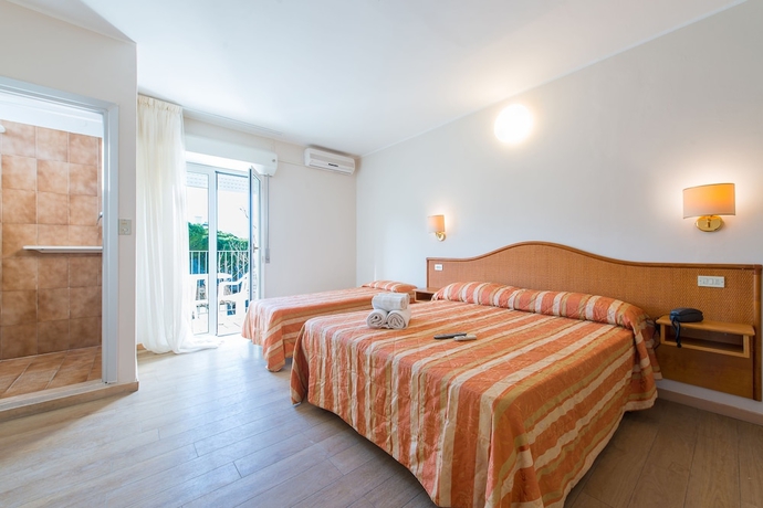 Imagen de la habitación del Hotel FALCO. Foto 12