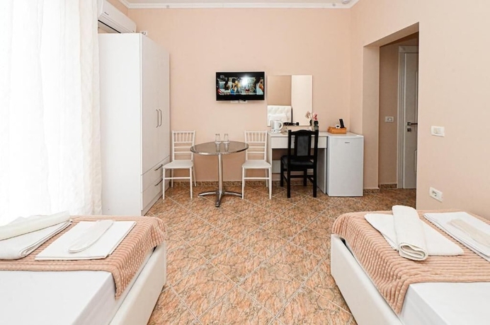 Imagen de la habitación del Hotel FAMA Durres. Foto 6