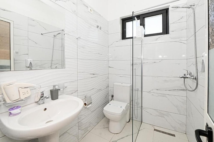Imagen de la habitación del Hotel FAMA Durres. Foto 8