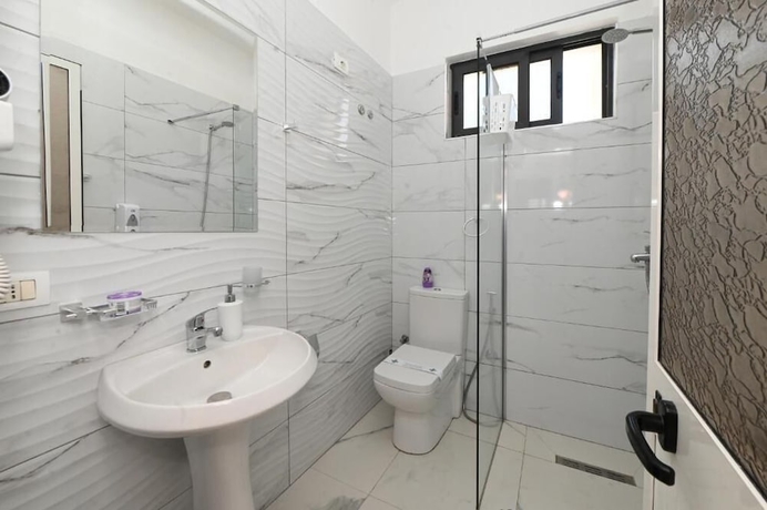 Imagen de la habitación del Hotel FAMA Durres. Foto 10
