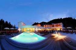 Imagen de la piscina del Hotel FAMILOTEL AMIAMO. Foto 18