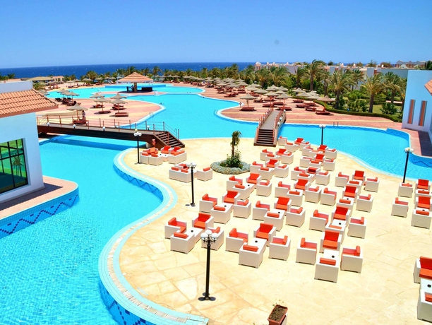 Imagen de la piscina del Hotel FANTAZIA RESORT MARSA ALAM. Foto 14
