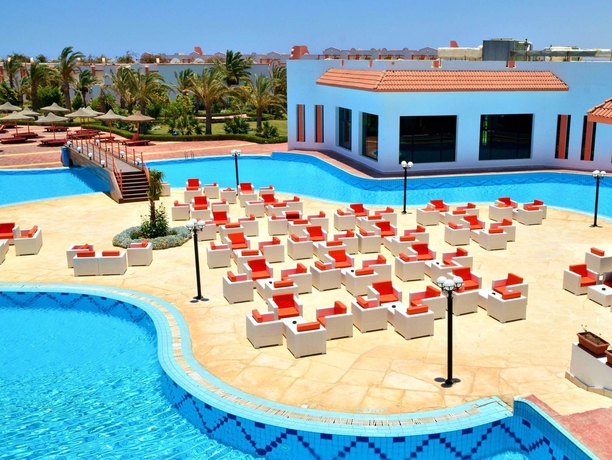 Imagen de la piscina del Hotel FANTAZIA RESORT MARSA ALAM. Foto 15