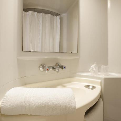 Imagen de la habitación del Hotel FASTHOTEL cambrai. Foto 4