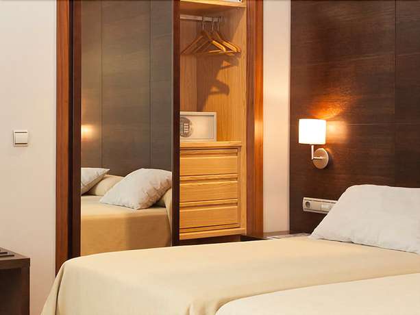 Imagen de la habitación del Hotel FC Villalba. Foto 2