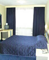 Imagen de la habitación del Hotel FENYO. Foto 3