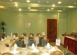 Imagen del bar/restaurante del Hotel FENYO. Foto 2