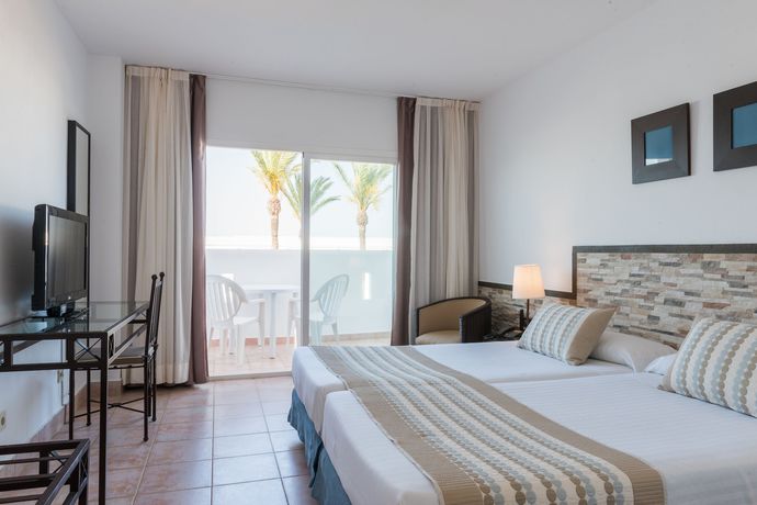 Imagen de la habitación del Hotel FERGUS Conil Park. Foto 4