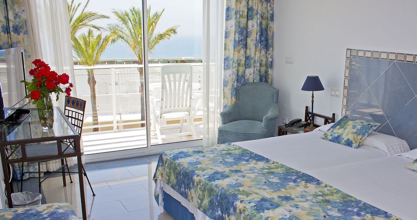 Imagen de la habitación del Hotel FERGUS Conil Park. Foto 6